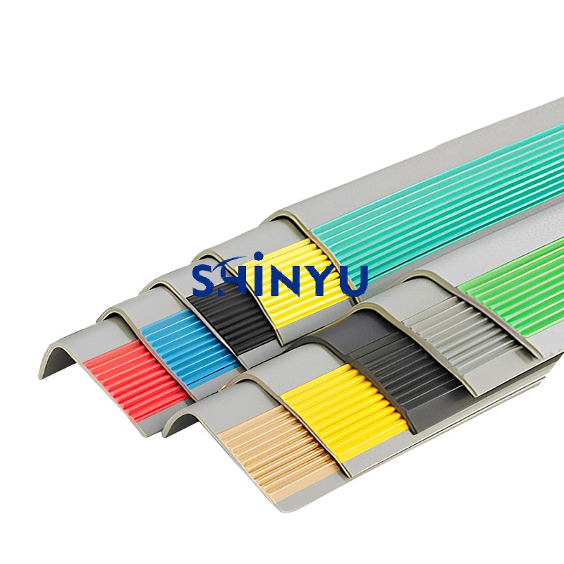 Bande antidérapante d'escalier type L de Shinyu Plastic Products Co., Ltd.