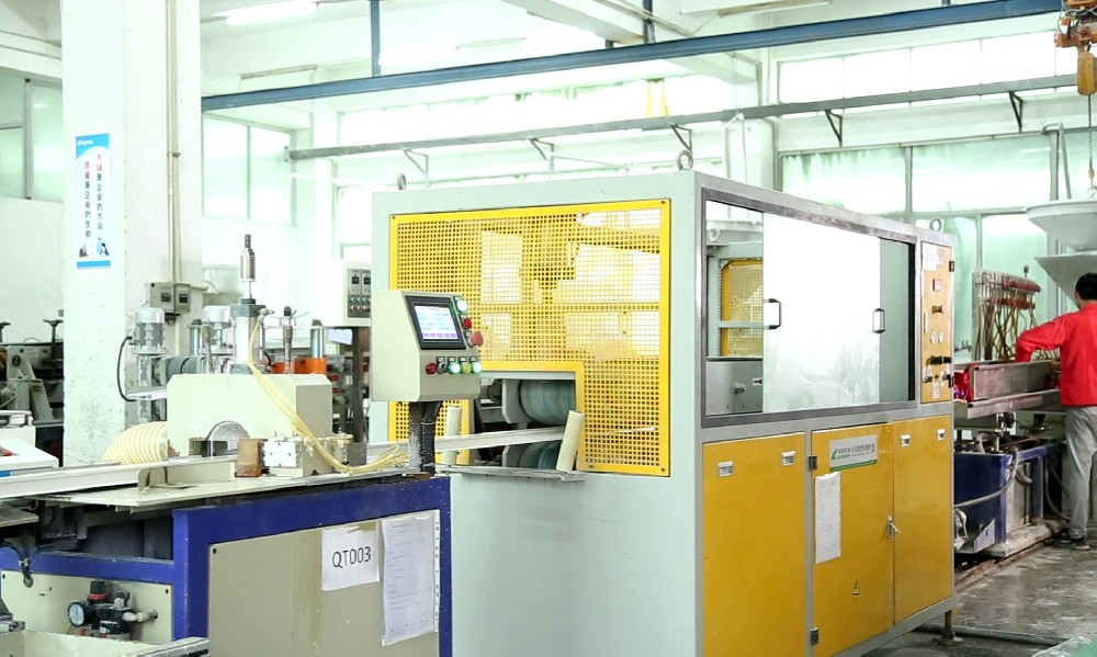 Extrudeuse plastique